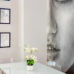 Panzeri Design - 2 Mins Darsena E Navigli * Милан